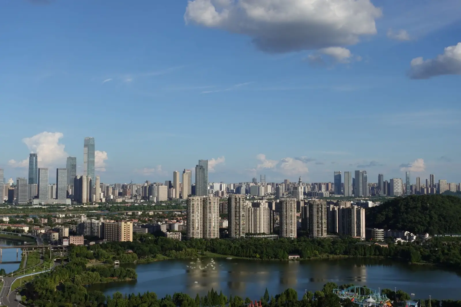 2025年企业管理软件技术趋势：云端部署与数据安全新方向